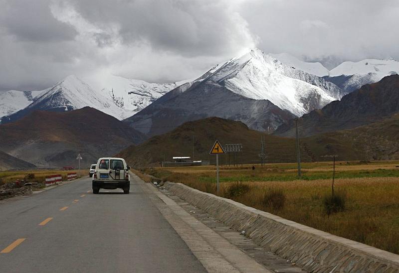 079 How we travelled! Heading towards Nindingdzonka (23,593').jpg
